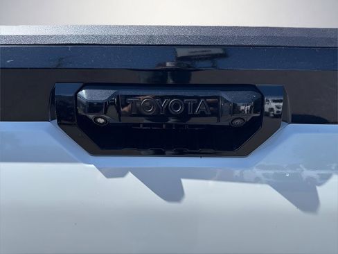 Used 2025 Toyota Tundra Platinum AWD/4WD image 38