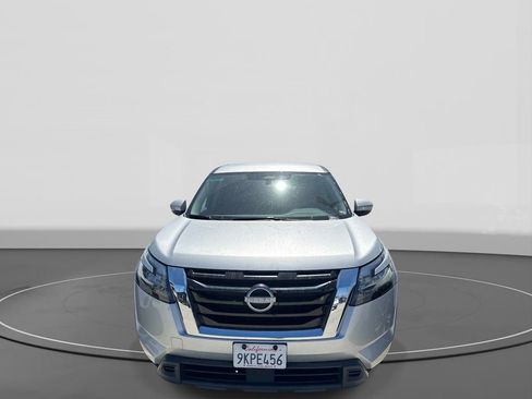 Used 2024 Nissan Pathfinder SV FWD image 3