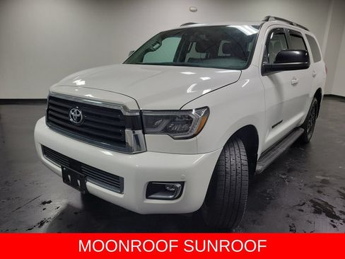 Used 2018 Toyota Sequoia TRD Sport AWD/4WD image 4