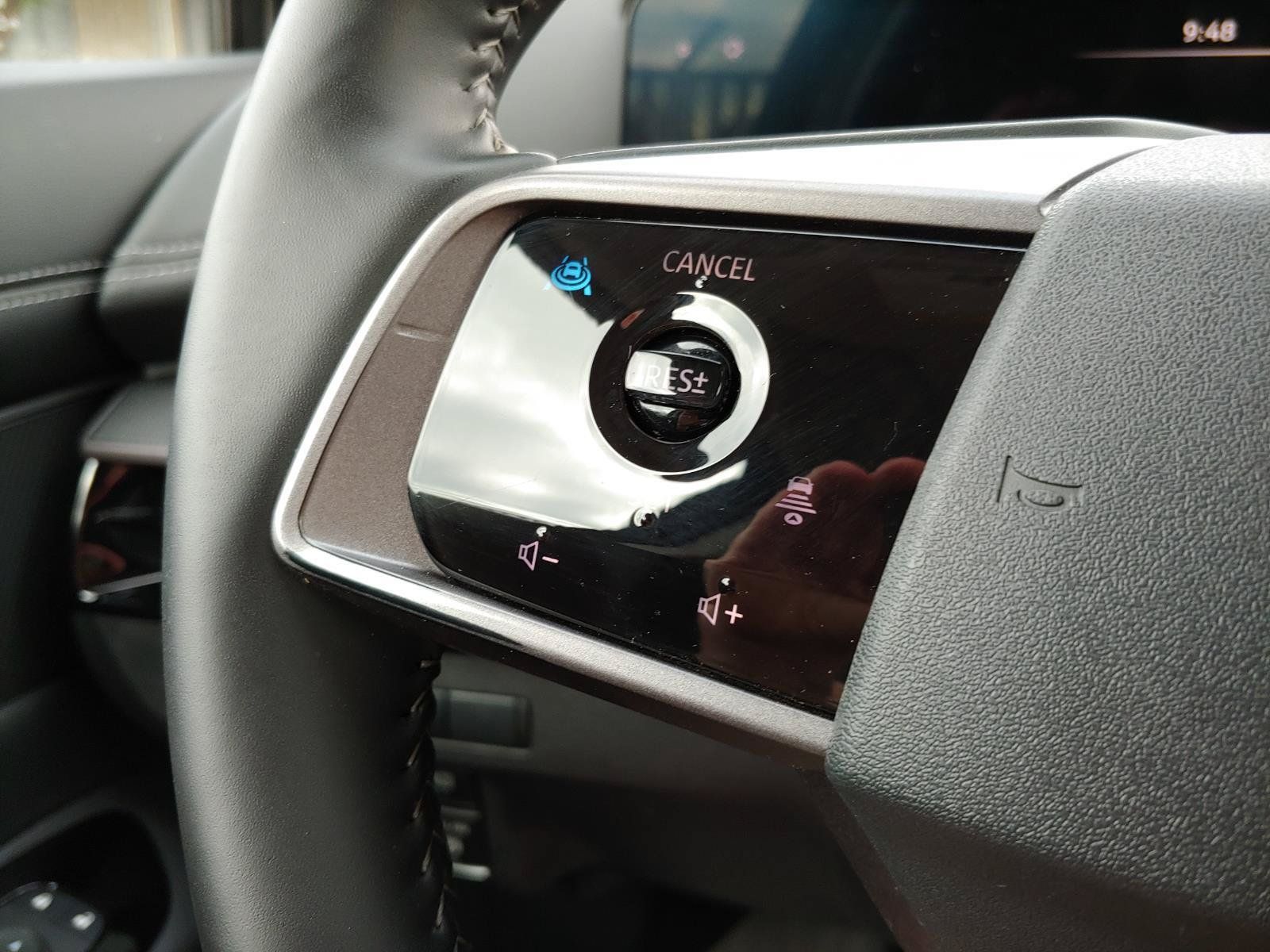 Used 2025 Nissan Murano SV AWD/4WD image 16