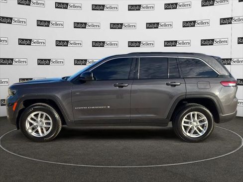 Certified 2025 Jeep Grand Cherokee Laredo X image 3