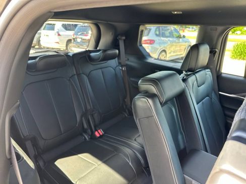 Used 2025 Jeep Grand Cherokee L Limited AWD/4WD image 23