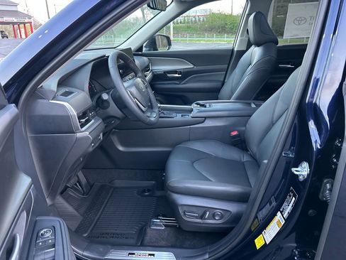 New 2026 Toyota Grand Highlander AWD image 17