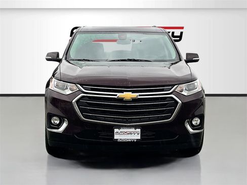 Used 2018 Chevrolet Traverse LT image 2
