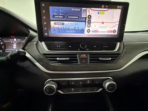 Used 2024 Nissan Altima 2.5 SV w/ SV Premium Package FWD image 18