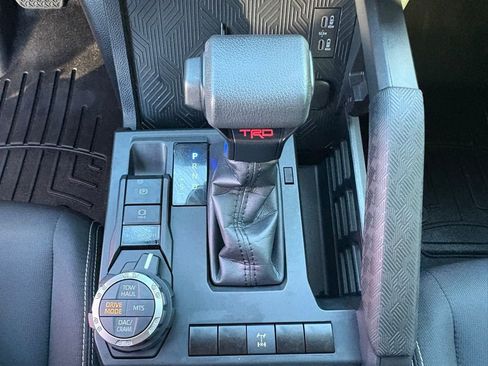 Certified 2024 Toyota Tacoma TRD Off-Road image 21