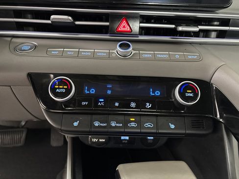 Used 2025 Hyundai Elantra SEL FWD image 19