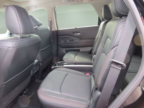 Used 2026 Nissan Pathfinder SL w/ SL Premium Package AWD/4WD image 15