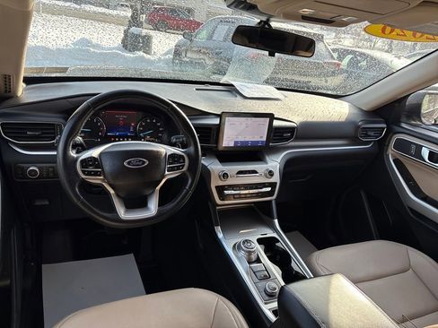 Used 2020 Ford Explorer XLT w/ Equipment Group 202A image 12