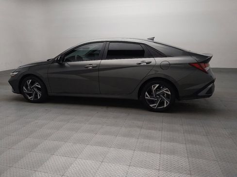 Used 2025 Hyundai Elantra Sport image 3