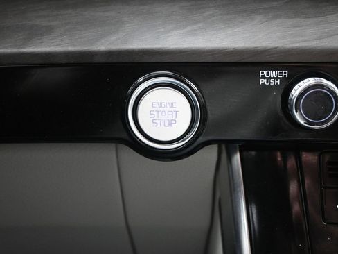 Used 2024 Kia Carnival EX image 26