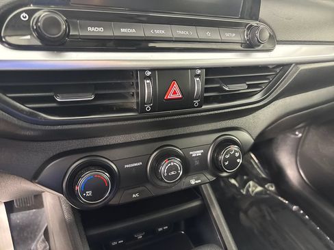 Used 2023 Kia Forte LXS w/ LXS Technology Package FWD image 17