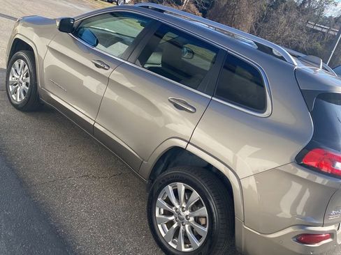 Used 2016 Jeep Cherokee Overland w/ Technology Group image 3