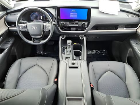 Certified 2024 Toyota Grand Highlander Platinum image 12