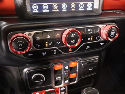 Used 2023 Jeep Gladiator Rubicon w/ Cold Weather Group image 9