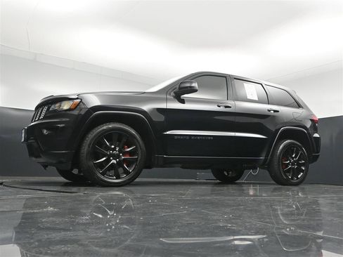 Used 2017 Jeep Grand Cherokee Altitude AWD/4WD image 27