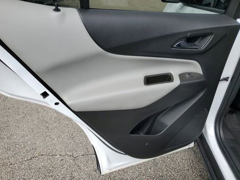 Used 2023 Chevrolet Equinox LS w/ LS Convenience Package image 11