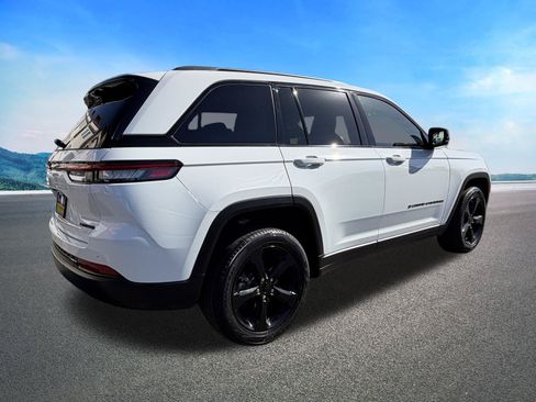 Certified 2023 Jeep Grand Cherokee Limited w/ Luxury Tech Group II RWD image 11