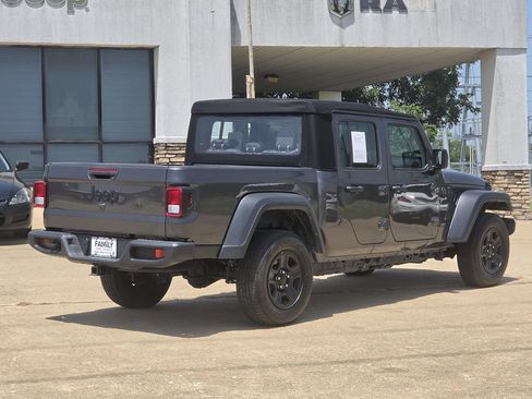 Used 2024 Jeep Gladiator Sport AWD/4WD image 7