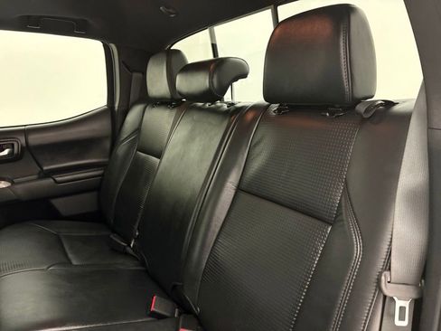 Used 2018 Toyota Tacoma Limited AWD/4WD image 32