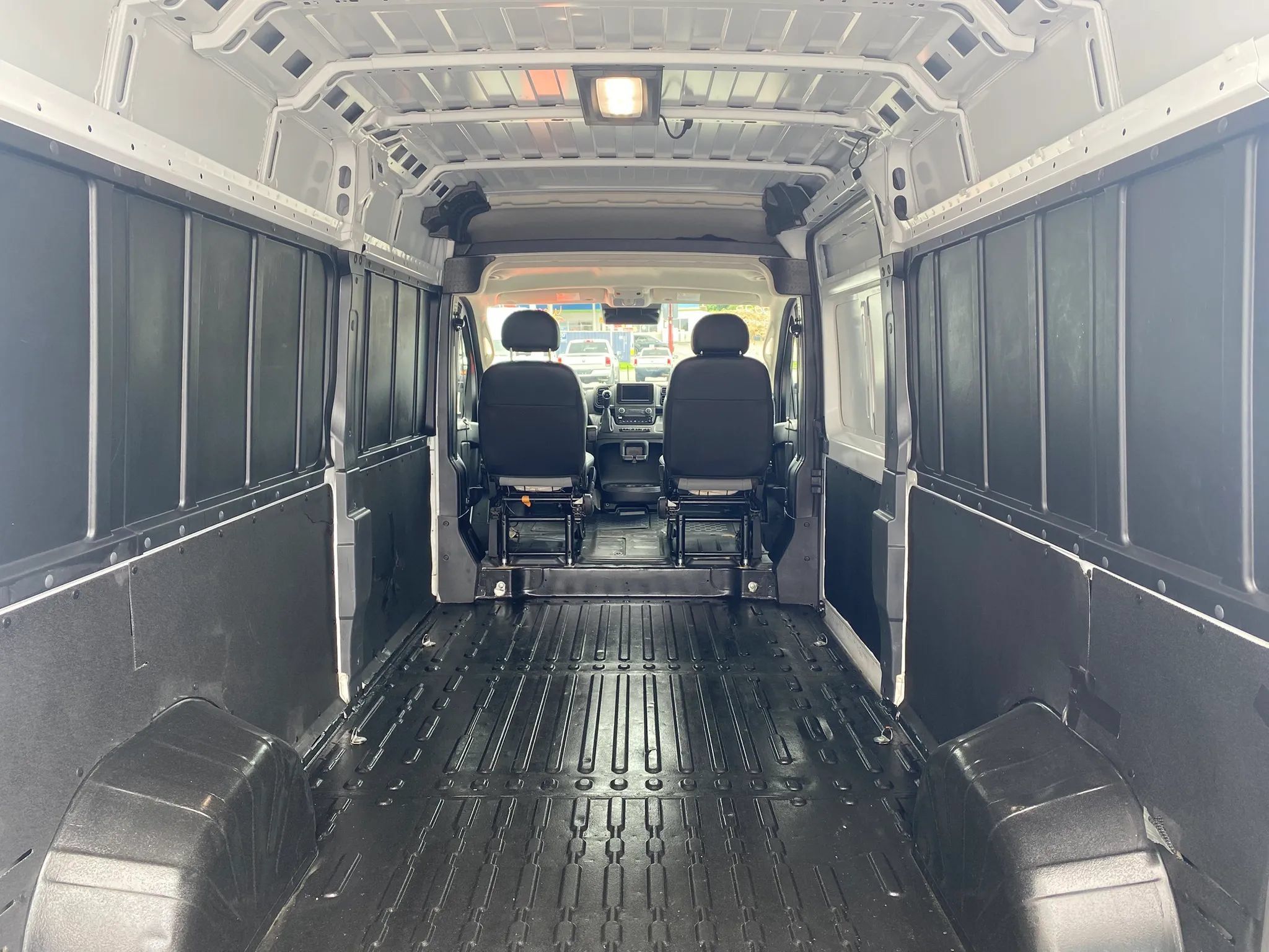 Used 2025 RAM ProMaster 2500 w/ Convenience Group FWD image 25