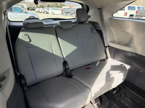 Used 2023 Toyota Sienna XLE image 22