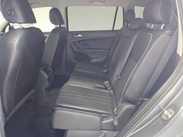 Used 2023 Volkswagen Tiguan SE FWD image 12