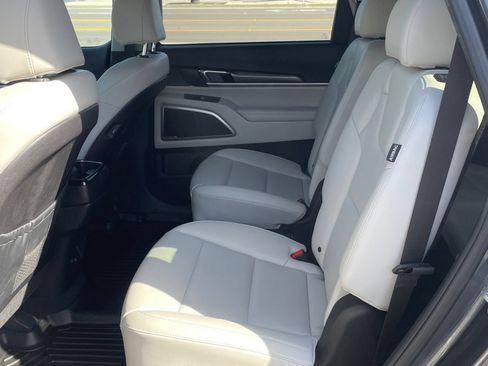 Used 2024 Kia Telluride S w/ S Sunroof Package FWD image 11
