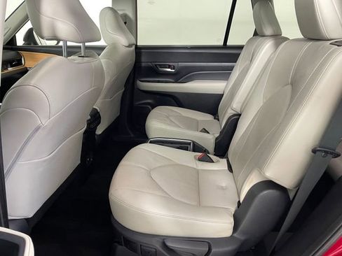 Used 2024 Toyota Grand Highlander FWD image 17