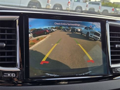 Used 2022 Chrysler Pacifica Touring-L image 16