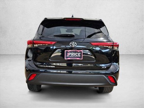 Used 2022 Toyota Highlander XLE FWD image 6