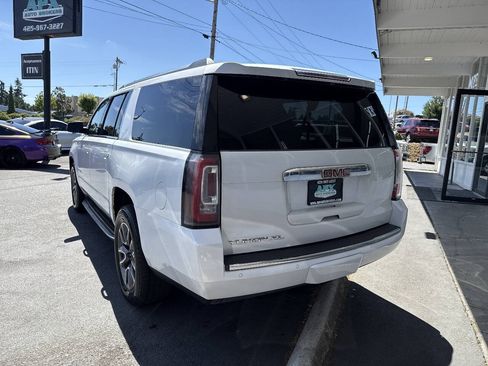 Used 2017 GMC Yukon XL Denali AWD/4WD image 3
