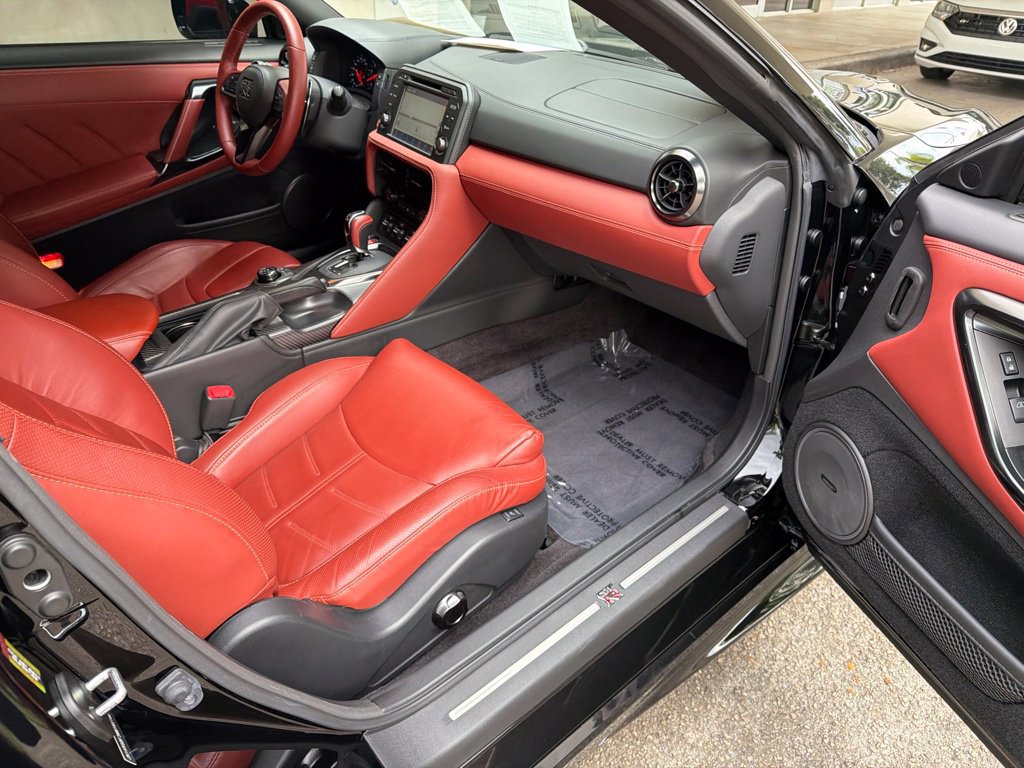 Used 2021 Nissan GT-R Premium AWD/4WD image 29