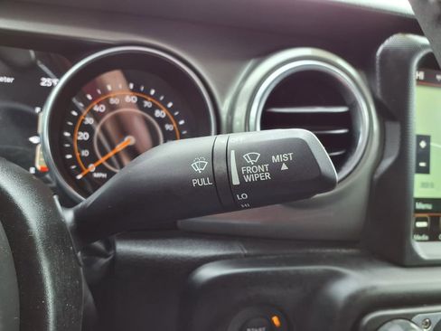 Used 2023 Jeep Gladiator Overland w/ Cold Weather Group image 22