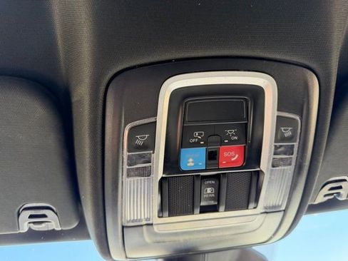 Used 2025 RAM 1500 Laramie AWD/4WD image 32