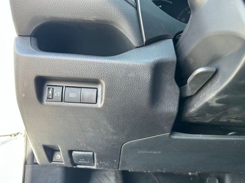 Used 2025 Toyota RAV4 XLE image 20