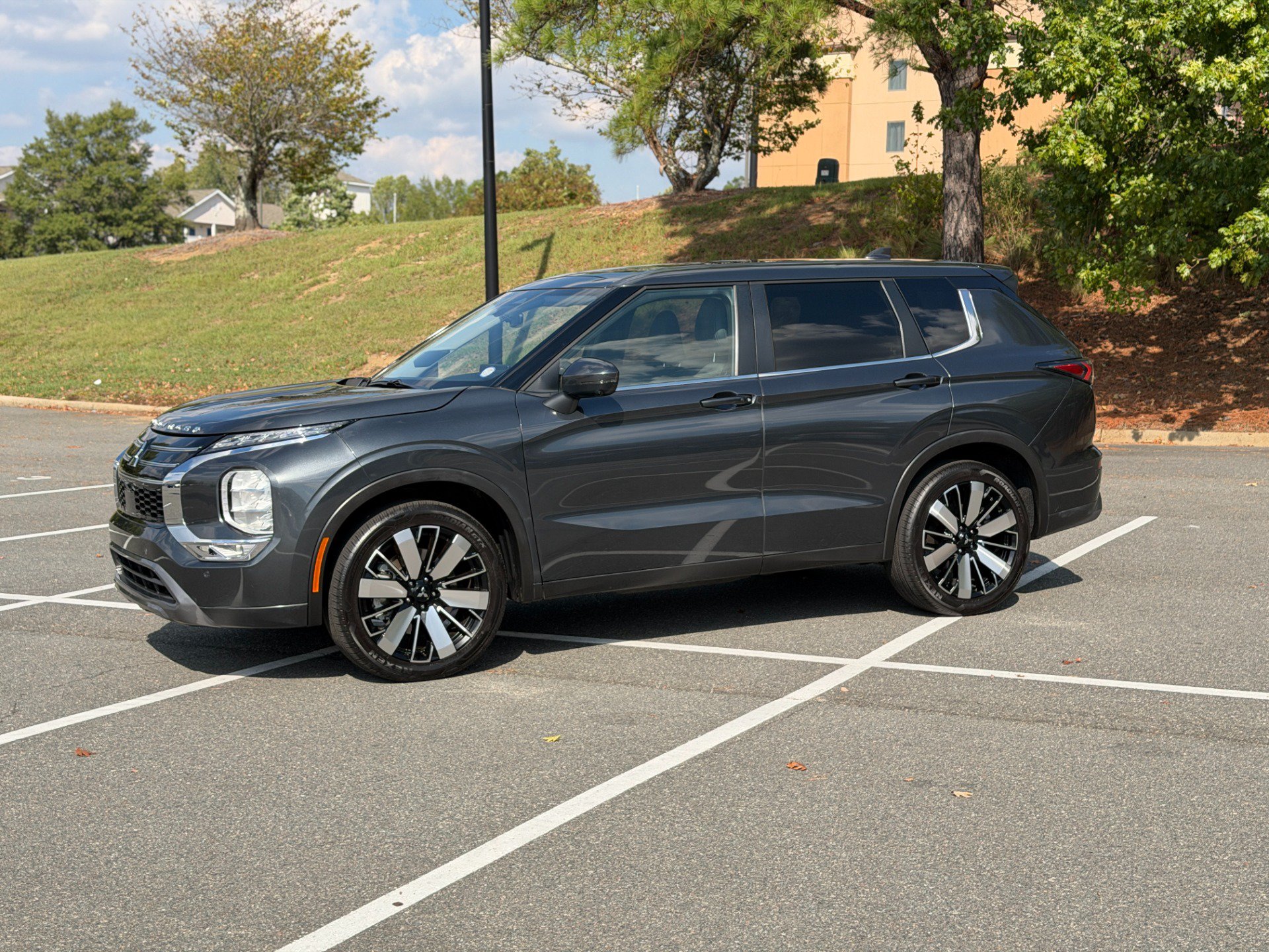 Used 2025 Mitsubishi Outlander SE FWD image 5