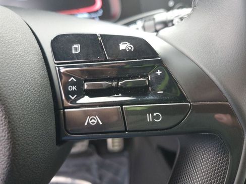 Certified 2025 Hyundai Elantra Sport FWD image 17
