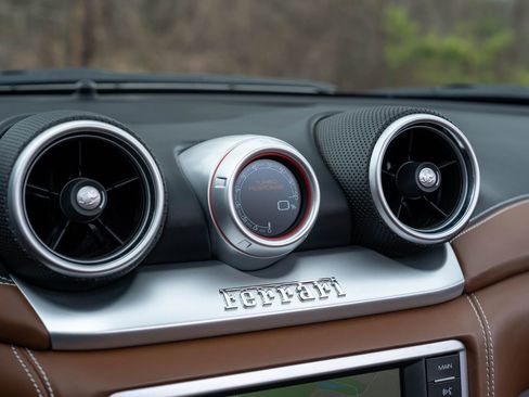 Used 2017 Ferrari California T image 42