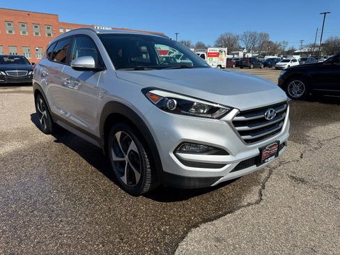 Used 2017 Hyundai Tucson Sport image 4