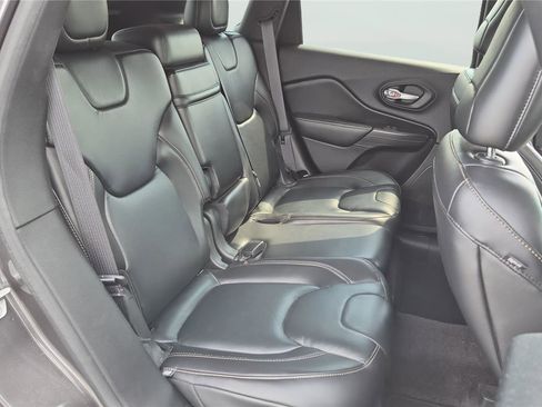 Used 2016 Jeep Cherokee Limited AWD/4WD image 15