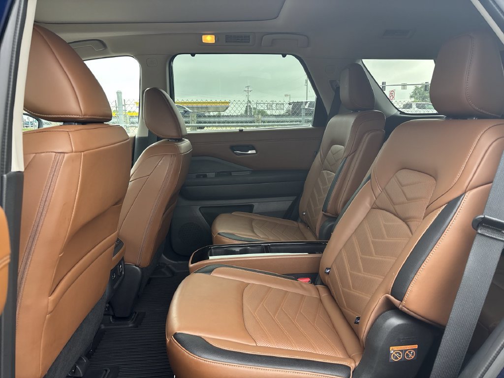 Certified 2024 Nissan Pathfinder Platinum AWD/4WD image 19