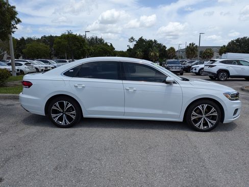 Used 2020 Volkswagen Passat 2.0T SEL FWD image 3