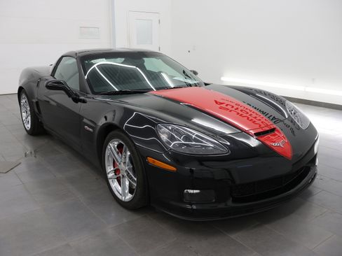 Used 2007 Chevrolet Corvette Z06 w/ Preferred Equipment Group RWD image 2