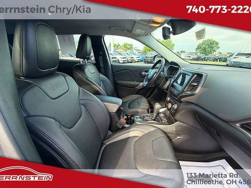 Used 2021 Jeep Cherokee Latitude Lux w/ Mopar Interior Package AWD/4WD image 27