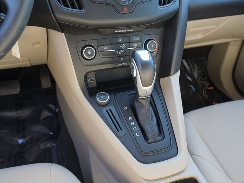 Used 2015 Ford Focus SE FWD image 24