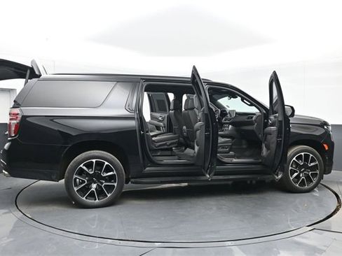 Used 2022 Chevrolet Suburban RST w/ Sport Performance Package image 55