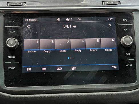 Used 2020 Volkswagen Tiguan SEL image 24