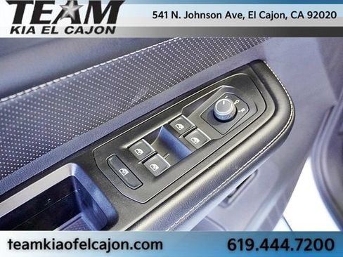 Used 2024 Volkswagen Atlas Cross Sport SE FWD image 23