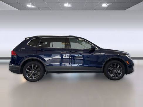 Used 2023 Volkswagen Tiguan SE w/ Panoramic Sunroof Package AWD/4WD image 8